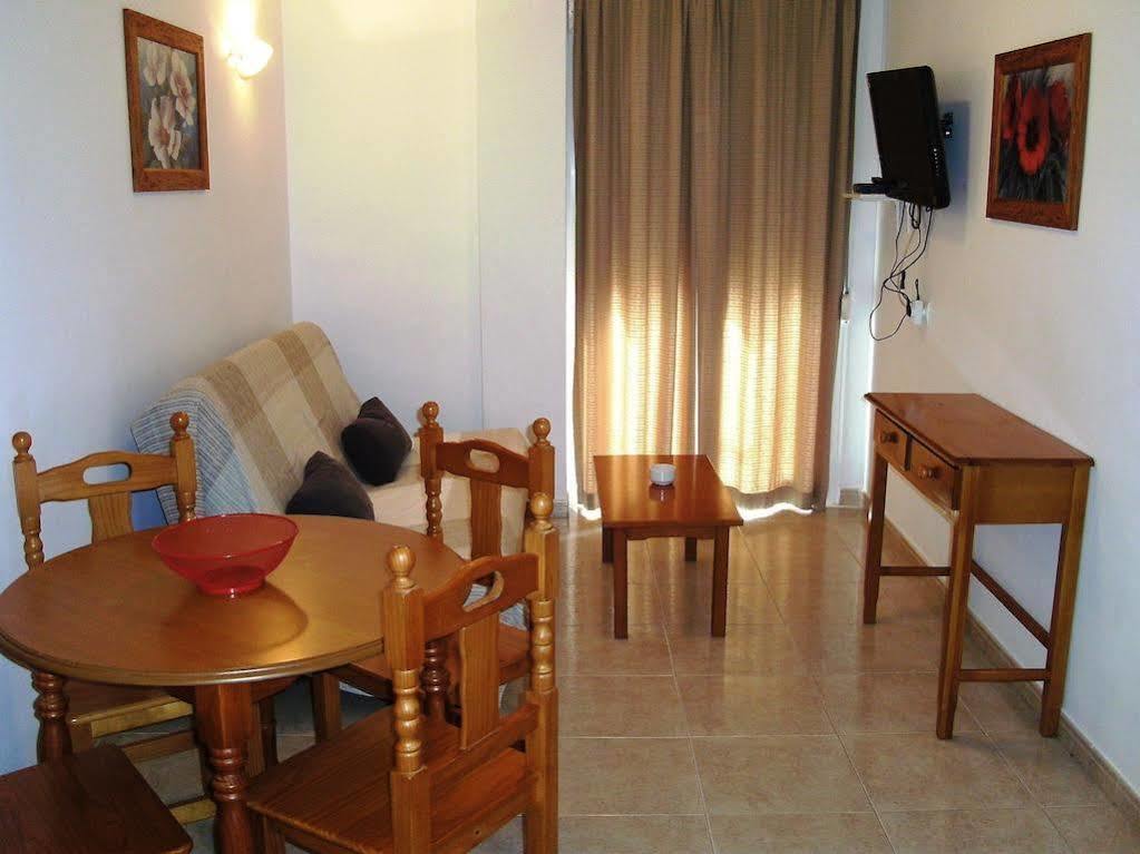 Vicenta Apartaments 토레몰리노스 외부 사진